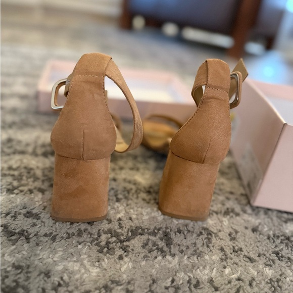 Chinese Laundry Fine Suede Strappy Pump Size 9 - Picture 3 of 4